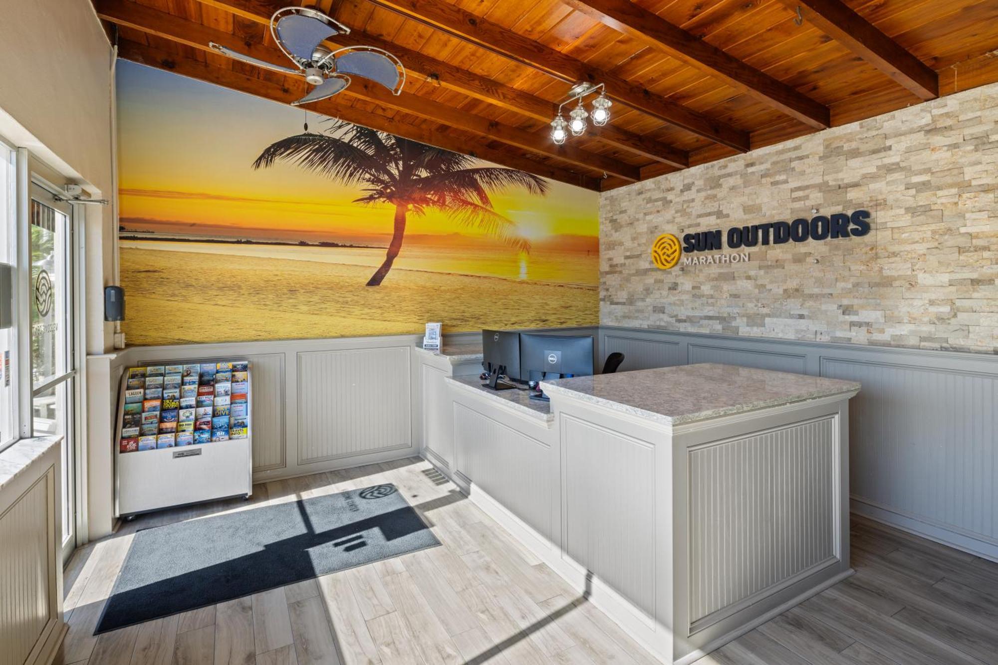 Sun Outdoors Marathon Hotel Ngoại thất bức ảnh